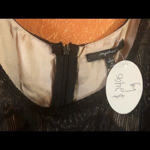 Size large never worn tunic top